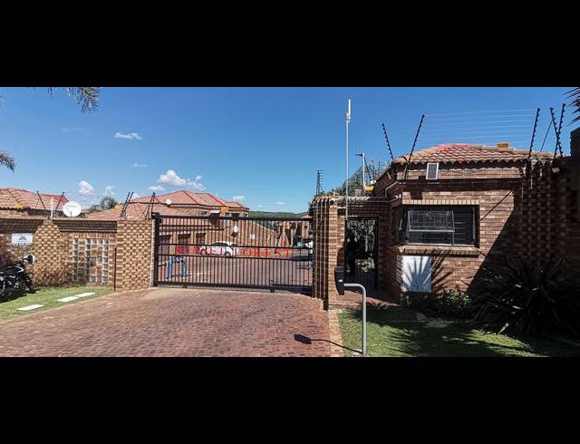2 BEDROOM TOWNHOUSE FOR SALE IN LIEFDE EN VREDE